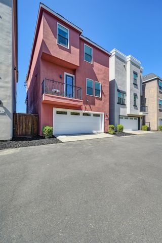 3685 Crocker Dr, Sacramento, CA 95818