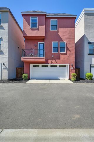 3685 Crocker Dr, Sacramento, CA 95818