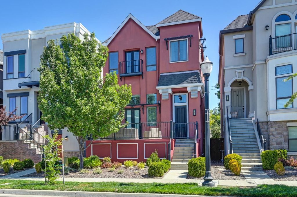 3685 Crocker Dr, Sacramento, CA 95818