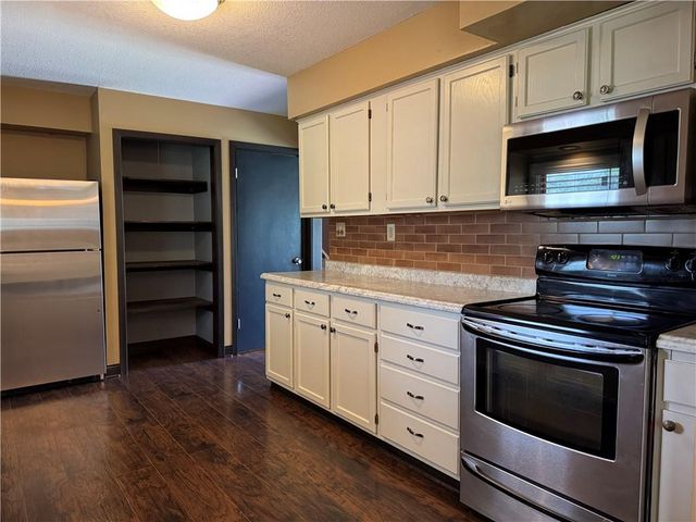 904 NE 60th Terrace, Kansas City, MO 64118