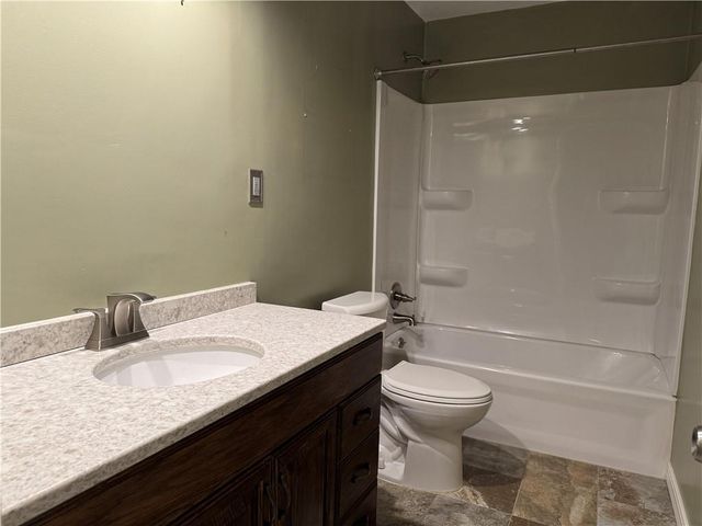 904 NE 60th Terrace, Kansas City, MO 64118