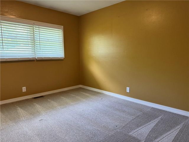 904 NE 60th Terrace, Kansas City, MO 64118