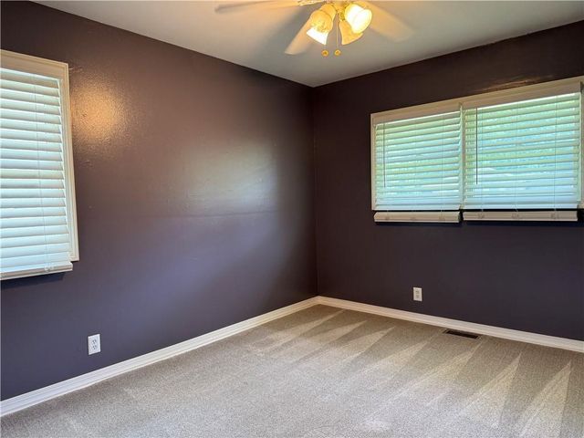 904 NE 60th Terrace, Kansas City, MO 64118
