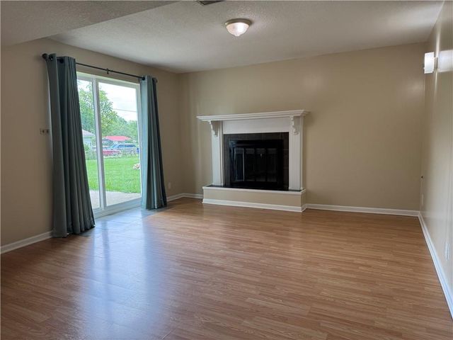 904 NE 60th Terrace, Kansas City, MO 64118