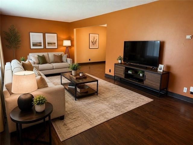 904 NE 60th Terrace, Kansas City, MO 64118