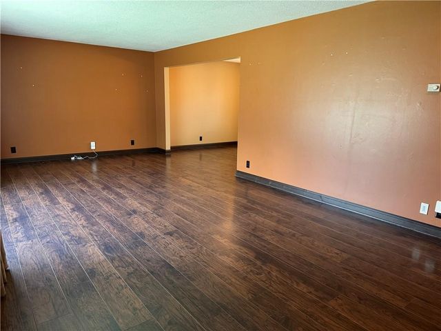 904 NE 60th Terrace, Kansas City, MO 64118