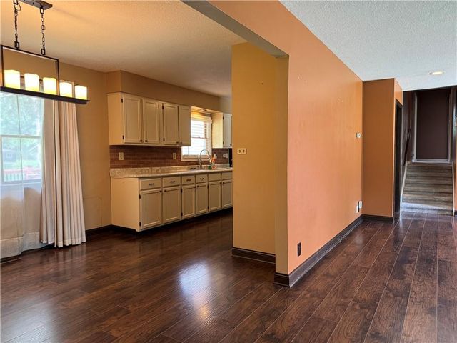 904 NE 60th Terrace, Kansas City, MO 64118