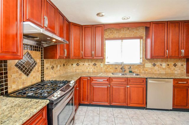 16318 Cobble Springs Court, Sugar Land, TX 77498