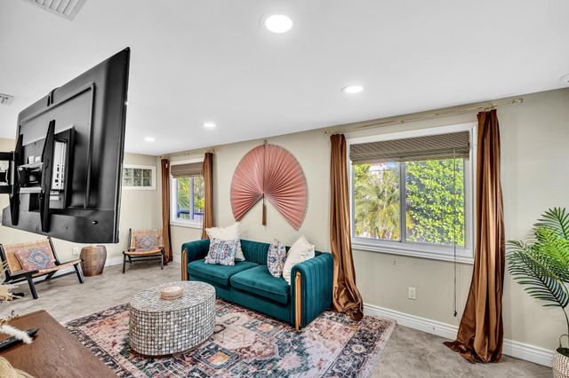 3450 NE 19th Avenue, Oakland Park, FL 33306