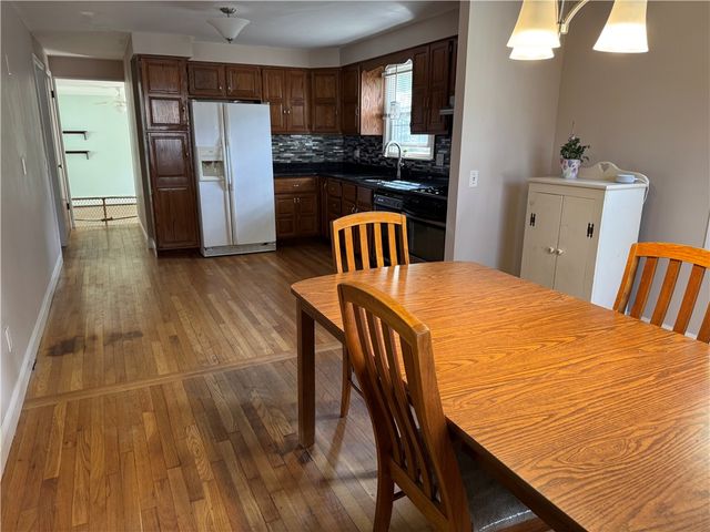 27 Monmouth Drive, East Providence, RI 02515