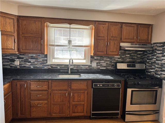 27 Monmouth Drive, East Providence, RI 02515