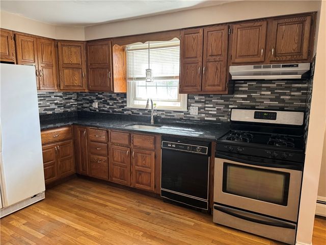 27 Monmouth Drive, East Providence, RI 02515