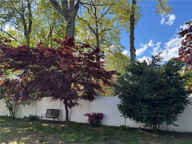 27 Monmouth Drive, East Providence, RI 02515