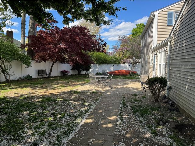 27 Monmouth Drive, East Providence, RI 02515