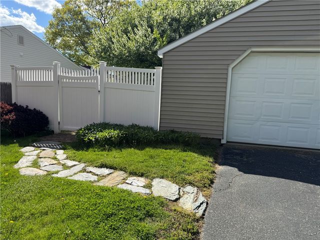 27 Monmouth Drive, East Providence, RI 02515