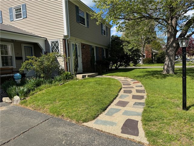 27 Monmouth Drive, East Providence, RI 02515