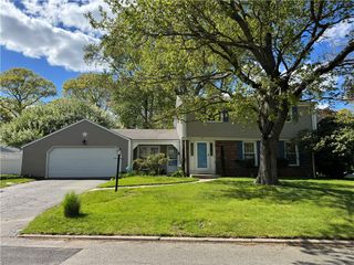 27 Monmouth Drive, East Providence, RI 02515