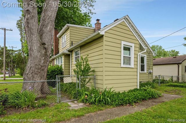 19302 Negaunee, Redford, MI 48240