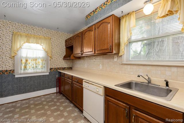 19302 Negaunee, Redford, MI 48240