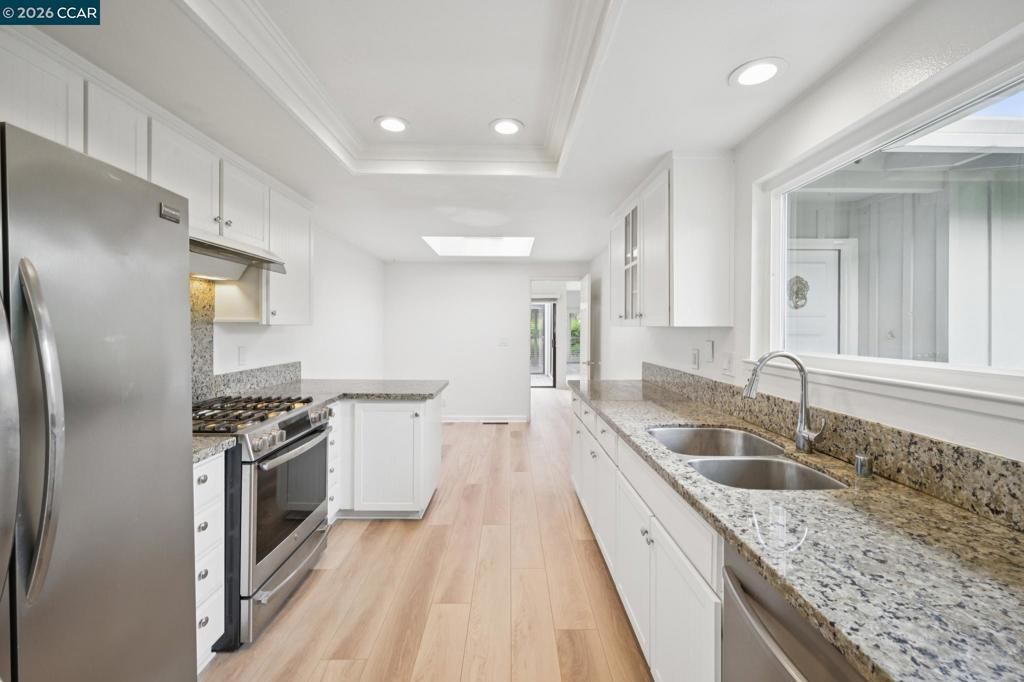 Image 16 of property listing at 2137 Presidio Ct, Danville, CA 94526