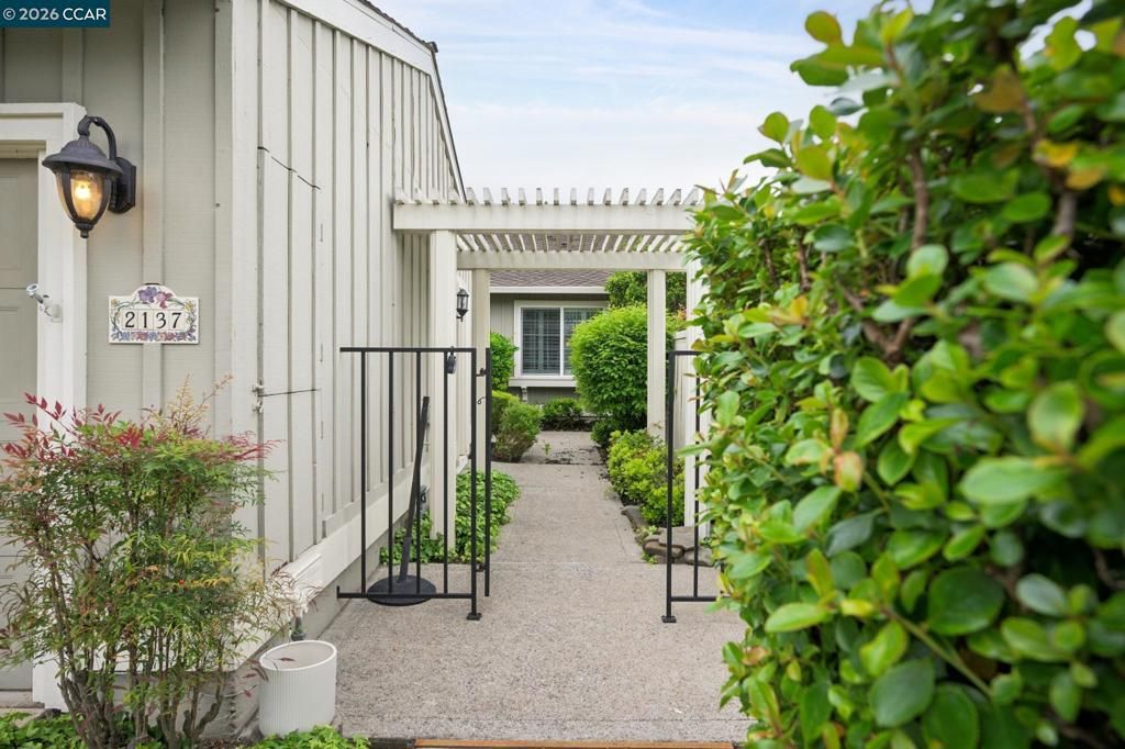 Image 3 of property listing at 2137 Presidio Ct, Danville, CA 94526
