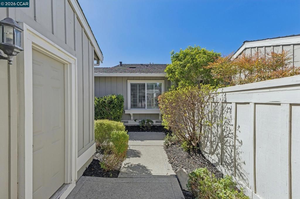 Image 4 of property listing at 2137 Presidio Ct, Danville, CA 94526