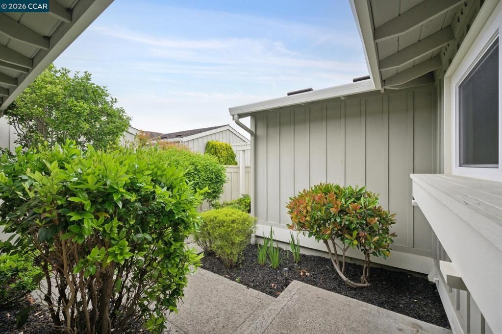 Image 6 of property listing at 2137 Presidio Ct, Danville, CA 94526