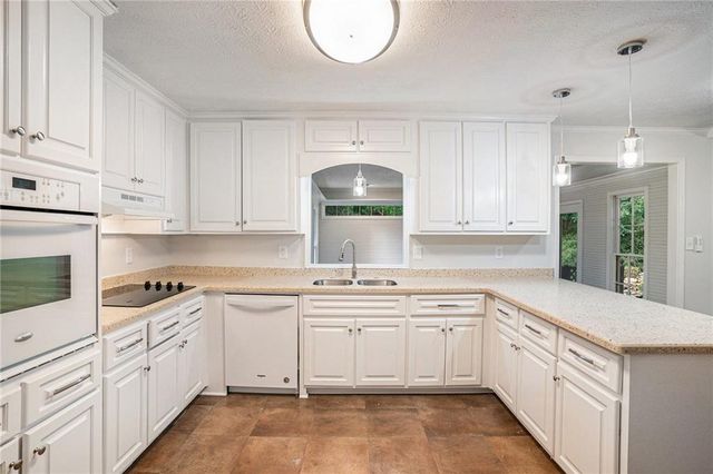 90 Country Roads Drive, Stockbridge, GA 30281