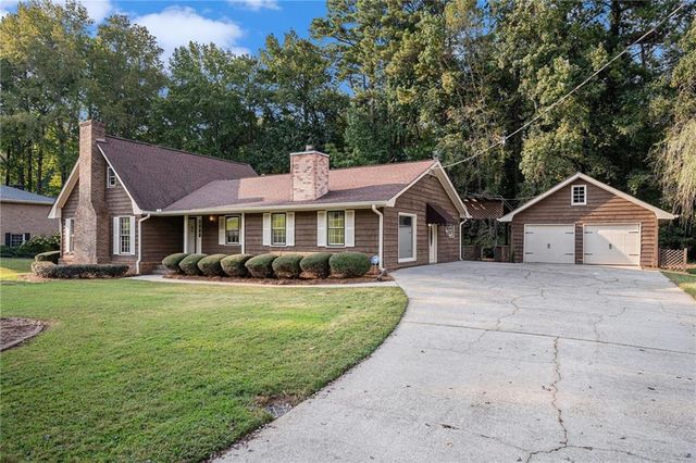 90 Country Roads Drive, Stockbridge, GA 30281