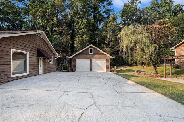 90 Country Roads Drive, Stockbridge, GA 30281