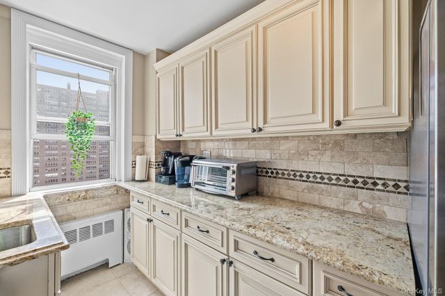60 Knolls Crescent 10L, Bronx, NY 10463