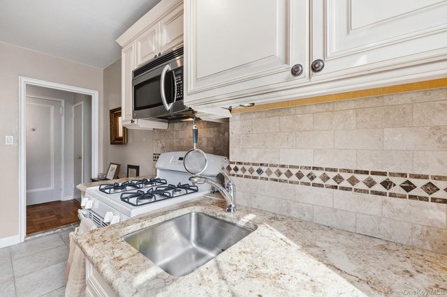 60 Knolls Crescent 10L, Bronx, NY 10463