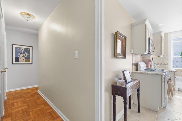 60 Knolls Crescent 10L, Bronx, NY 10463