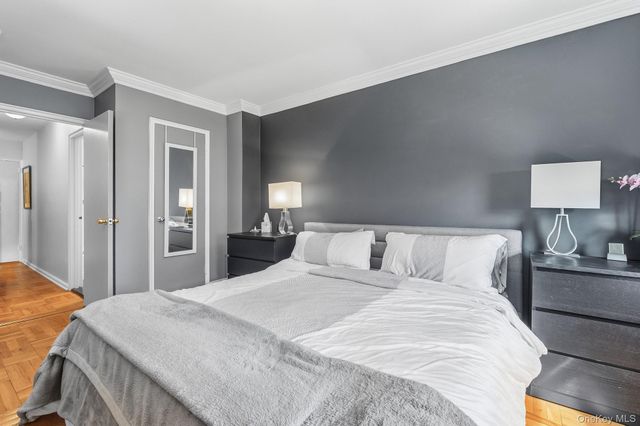 60 Knolls Crescent 10L, Bronx, NY 10463
