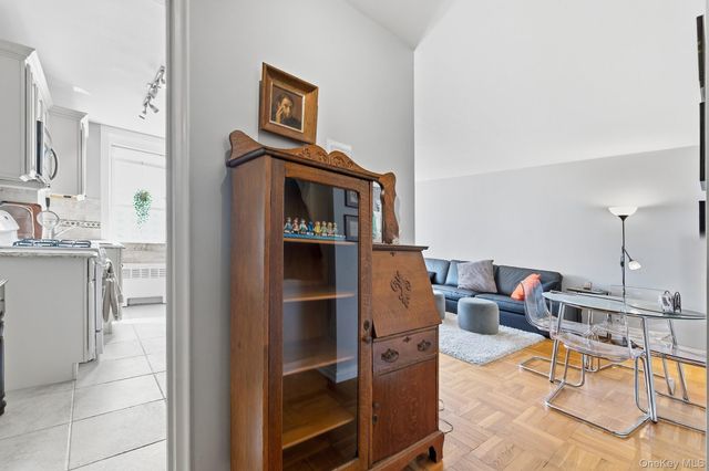 60 Knolls Crescent 10L, Bronx, NY 10463