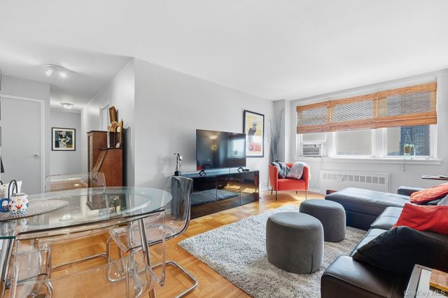 60 Knolls Crescent 10L, Bronx, NY 10463