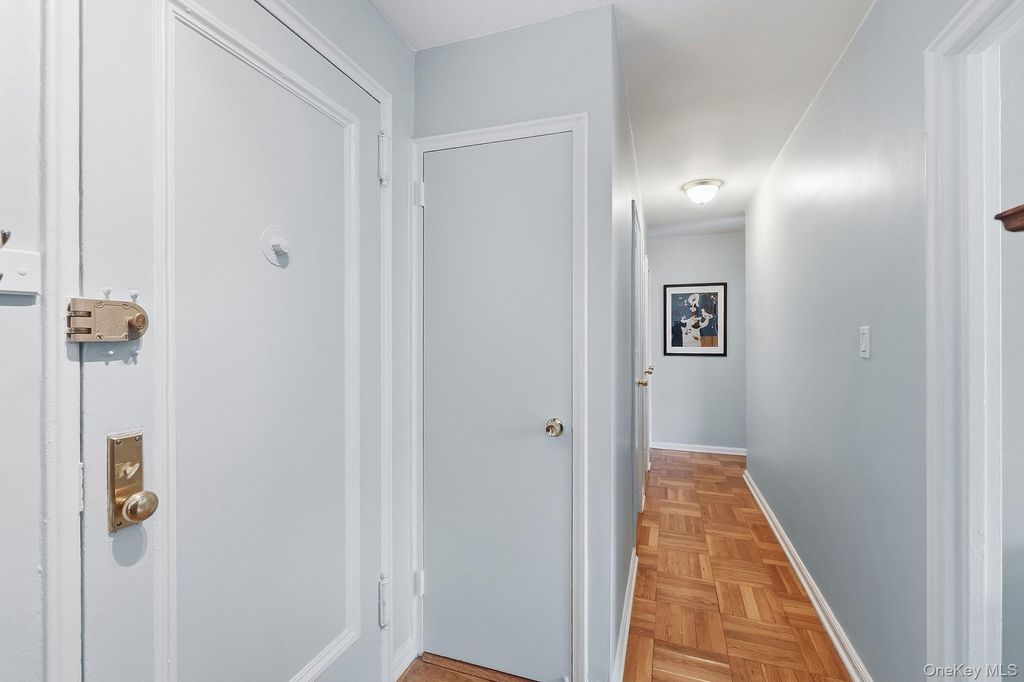 60 Knolls Crescent 10L, Bronx, NY 10463 — photo 2