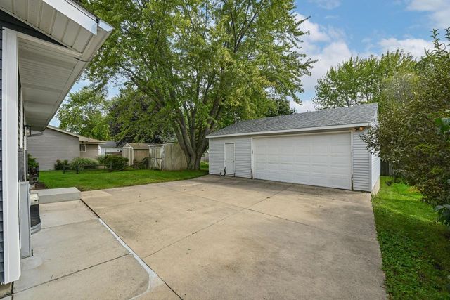 6901 Middle ROAD, Racine, WI 53402