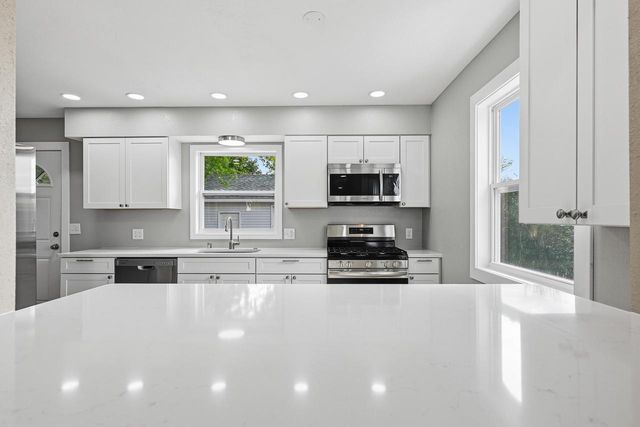 6901 Middle ROAD, Racine, WI 53402