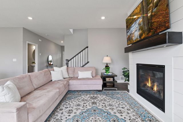 5548 Catkin Way, Victoria, MN 55386