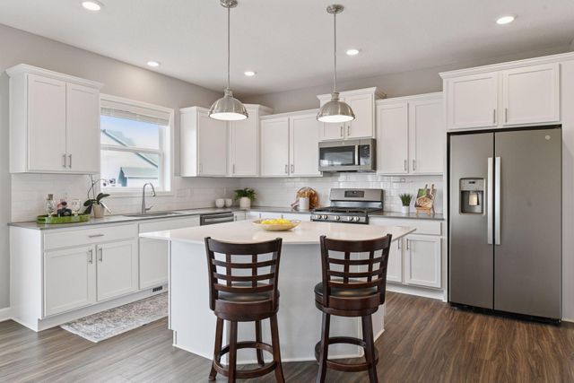 5548 Catkin Way, Victoria, MN 55386