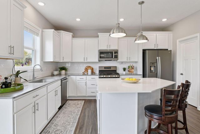 5548 Catkin Way, Victoria, MN 55386