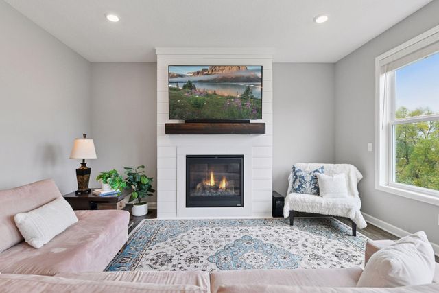 5548 Catkin Way, Victoria, MN 55386