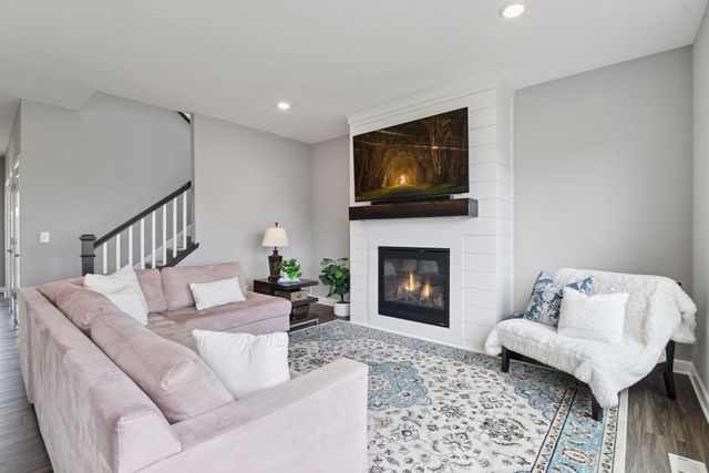 5548 Catkin Way, Victoria, MN 55386