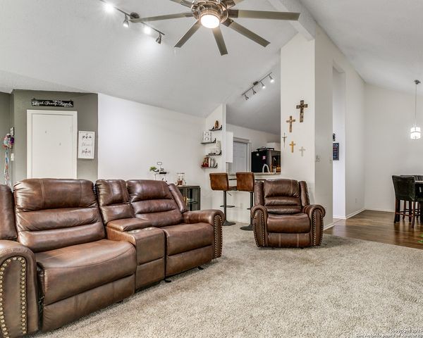 15207 EAGLE RUN, San Antonio, TX 78233