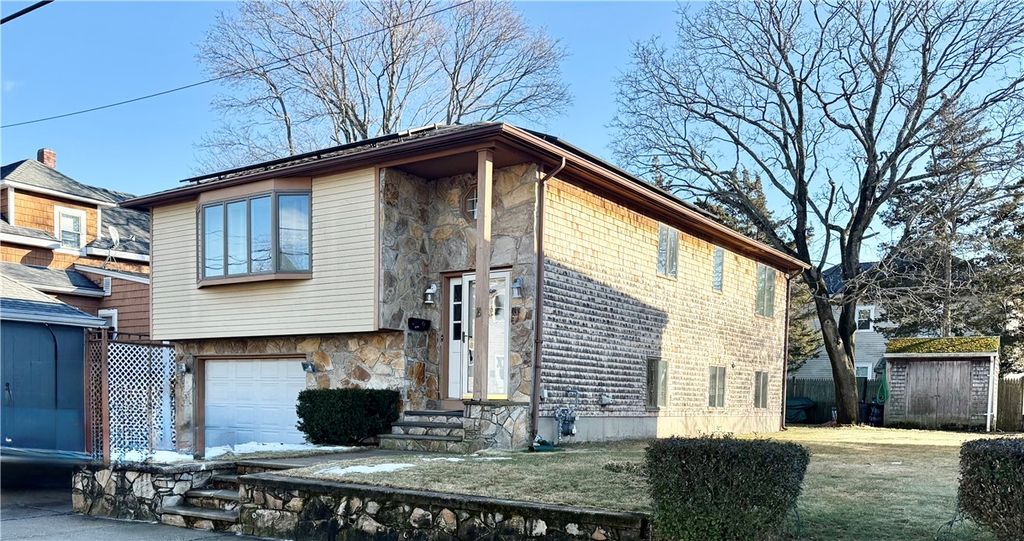 139 Suffolk Avenue, Pawtucket, RI 0261