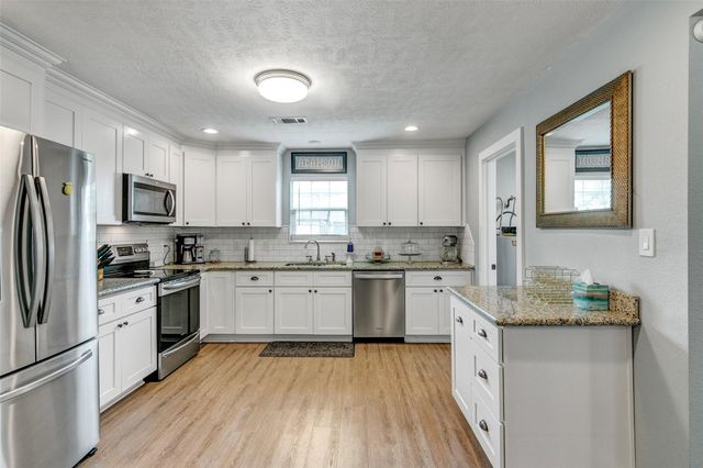 15410 San Jacinto Street, Hamshire, TX 77622