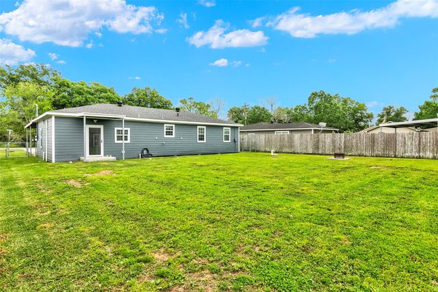 15410 San Jacinto Street, Hamshire, TX 77622