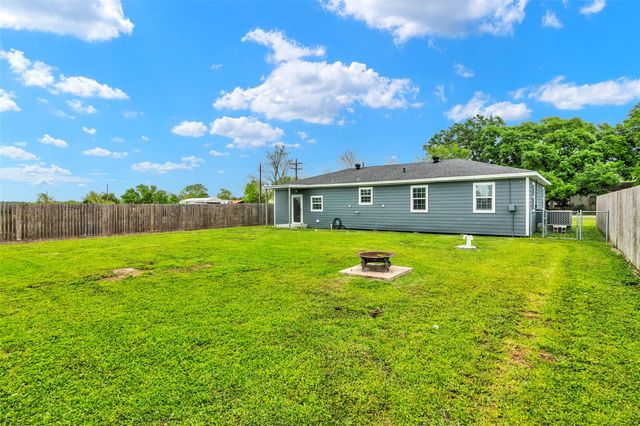 15410 San Jacinto Street, Hamshire, TX 77622