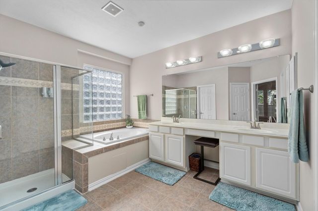 15 Barlow Court, The Woodlands, TX 77382